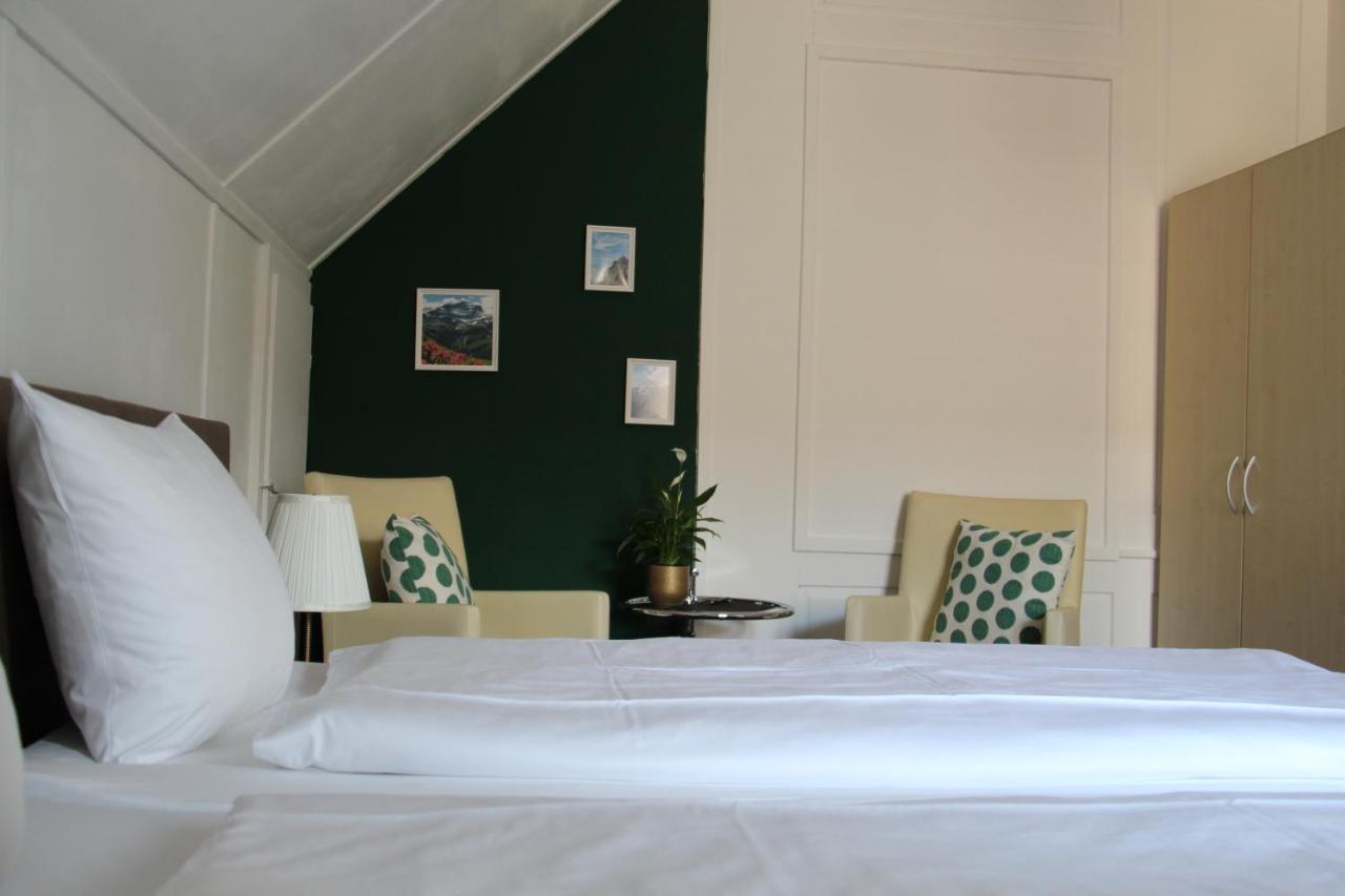 Zum Schwarzen Loewen Hotel อัลท์ดอร์ฟ ภายนอก รูปภาพ